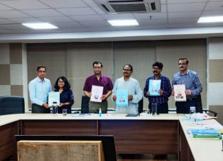 राज्य योजना आयोग के अध्यक्ष डॉ. प्रेमसाय सिंह टेकाम ने आयोग के कार्यों की समीक्षा की