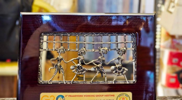 जी- 20 के डेलीगेट्स को उपहार में दी जाएगी बस्तर आर्ट की चिन्हारी, गिफ्ट पैक में फारेस्ट हनी और मिलेट कूकीज जैसे उत्पाद
