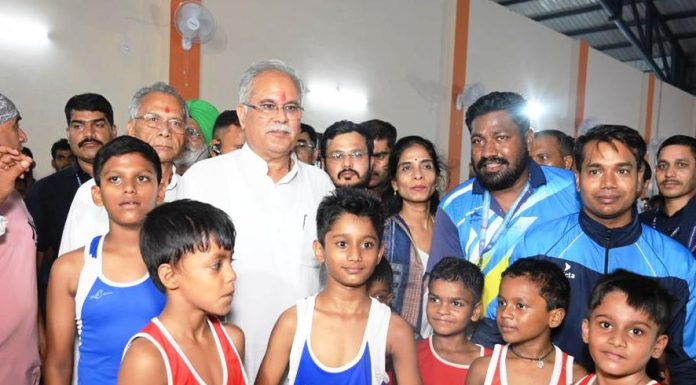 मुख्यमंत्री बघेल ने खुर्सीपार में इंडोर स्टेडियम का किया लोकार्पण