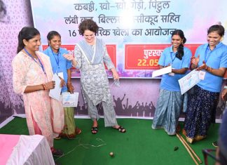 महिला समृद्धि सम्मेलन : जब मुख्यमंत्री की भंवरा खेलने वाली बात सुनकर मुस्कराई श्रीमती गांधी