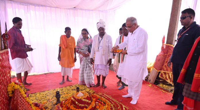 मुख्यमंत्री भूपेश बघेल ने छिंदगढ़ में नवीन मुसरिया माता के दर्शन कर किया नवनिर्मित मंदिर का लोर्कापण