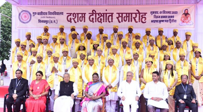 चंद्रयान मिशन की तरह ही जीवन को भी देखें, कठिनाई का डटकर मुकाबला करें, सफलता कदम चूमेगी: राष्ट्रपति