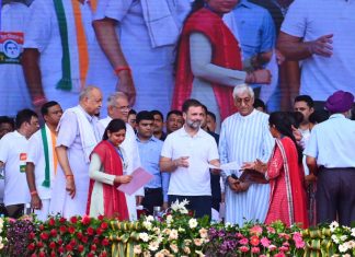 राजीव युवा मितान सम्मेलन’: सांसद राहुल गांधी और मुख्यमंत्री बघेल ने नवनियुक्त 2000 शिक्षकों को नियुक्ति पत्र वितरित किए