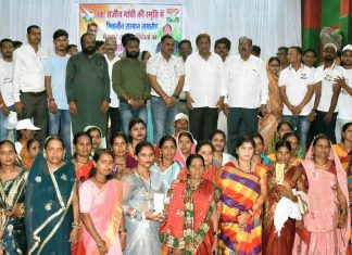 राजीव युवा मितान क्लब वार्ड 07-08 के मितानिन सम्मान समारोह में मंत्री अकबर ने मितानिन दीदियों को किया सम्मानित