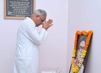 मुख्यमंत्री ने राज्य गीत के रचयिता डॉ. नरेन्द्र देव वर्मा की पुण्यतिथि पर उन्हें नमन किया
