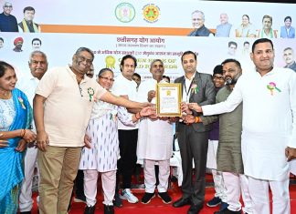 छत्तीसगढ़ ने बनाया वर्ल्ड रिकॉर्ड: राजधानी में 2000 से अधिक योग साधकों ने किया सेतुबंध आसन का प्रदर्शन