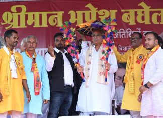 कोसरिया यादव महासभा द्वारा दुर्ग में आयोजित श्रीकृष्ण जन्माष्टमी शोभायात्रा में शामिल हुए मुख्यमंत्री भूपेश बघेल