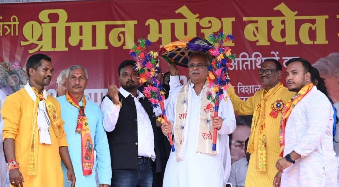 कोसरिया यादव महासभा द्वारा दुर्ग में आयोजित श्रीकृष्ण जन्माष्टमी शोभायात्रा में शामिल हुए मुख्यमंत्री भूपेश बघेल