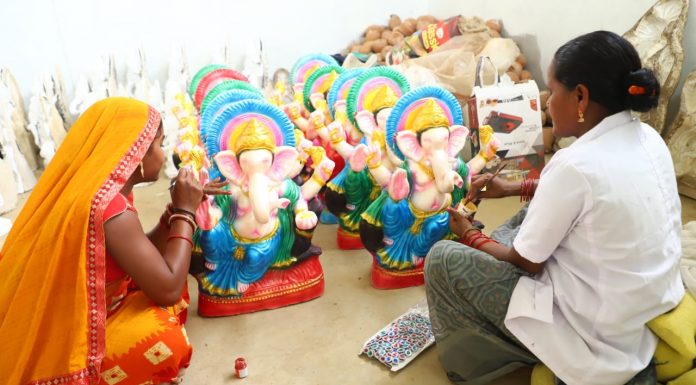 चन्द्रहासिनी समूह की दीदियों द्वारा निर्मित इकोफ्रेंडली गणपति विराजेंगे इस बार घरों और पंडालों में