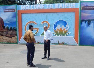 कलेक्टर ने किया स्वर्गीय राजीव गांधी मार्ग में किए गए सौंदर्यींकरण-वॉलपेंटिग का किया अवलोकन