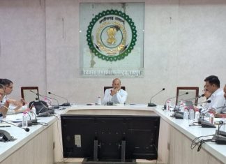 स्वास्थ्य केन्द्र प्रसव-सिजेरियन के प्रकरणों को आवश्यकता पडने पर जिला अस्पताल में ही रेफर करें: डॉ भुरे