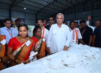 मुख्यमंत्री भूपेश बघेल ने ईटपाल स्थित बीजापुर गारमेंट फैक्ट्री का किया लोकार्पण