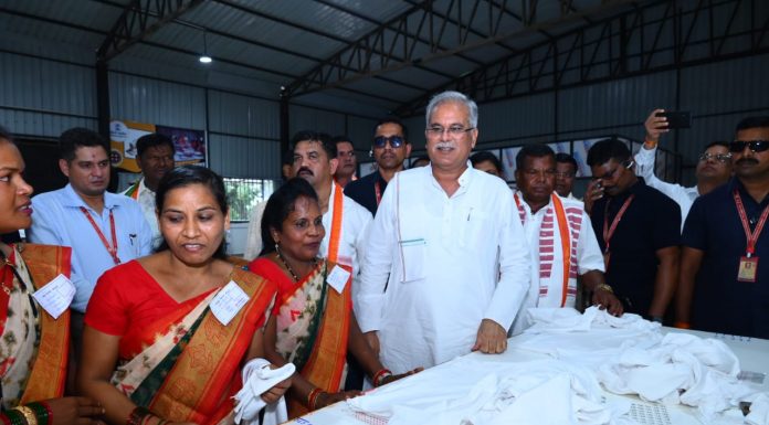 मुख्यमंत्री भूपेश बघेल ने ईटपाल स्थित बीजापुर गारमेंट फैक्ट्री का किया लोकार्पण