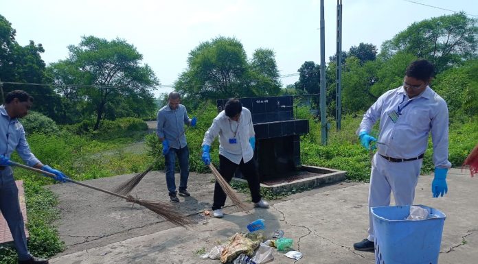 दक्षिण पूर्व मध्य रेलवे रायपुर रेल मंडल में स्वच्छता पखवाड़ा के चौथे दिन – स्वच्छ स्टेशन थीम का आयोजन