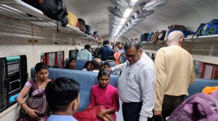 दक्षिण पूर्व मध्य रेलवे रायपुर रेल मंडल में स्वच्छता पखवाड़ा के पाँचवें दिन – स्वच्छ रेलगाड़ी अभियान