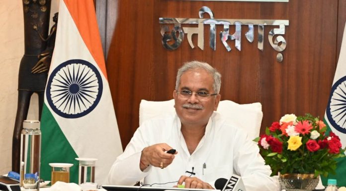 मुख्यमंत्री ने लौटाई चिटफंड निवेशकों की राशि , कोरिया और बेमेतरा जिले के 122 निवेशकों को लौटाई गई 38 लाख 40 हजार रूपए की राशि