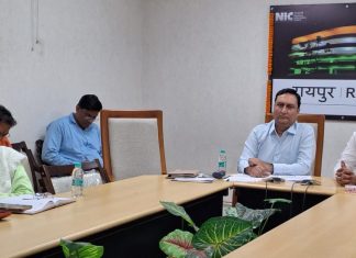 संभागायुक्त डॉ अलंग ने आगामी विधानसभा चुनाव को लेकर सीमावर्ती ज़िलों के प्रशासनिक और पुलिस अधिकारियों संग की महत्वपूर्ण बैठक