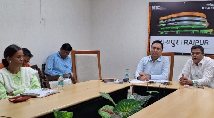 संभागायुक्त डॉ अलंग ने आगामी विधानसभा चुनाव को लेकर सीमावर्ती ज़िलों के प्रशासनिक और पुलिस अधिकारियों संग की महत्वपूर्ण बैठक