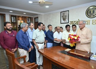 छत्तीसगढ़ जनसंपर्क अधिकारी संघ के प्रतिनिधियों ने मुख्यमंत्री भूपेश बघेल से मिलकर आभार व्यक्त किया