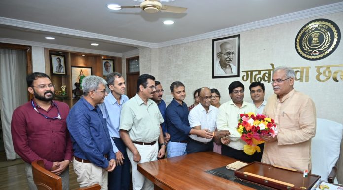 छत्तीसगढ़ जनसंपर्क अधिकारी संघ के प्रतिनिधियों ने मुख्यमंत्री भूपेश बघेल से मिलकर आभार व्यक्त किया
