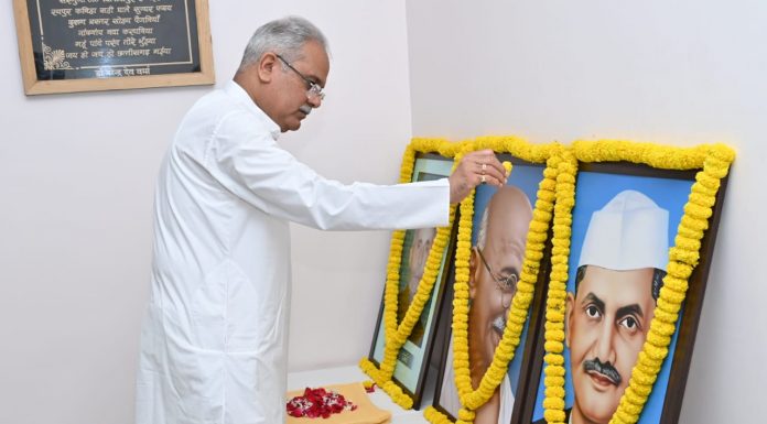 मुख्यमंत्री ने राष्ट्रपिता महात्मा गांधी, पूर्व प्रधानमंत्री स्वर्गीय श्री लाल बहादुर शास्त्री और शायर हाजी हसन अली को उनकी जयंती पर किया नमन