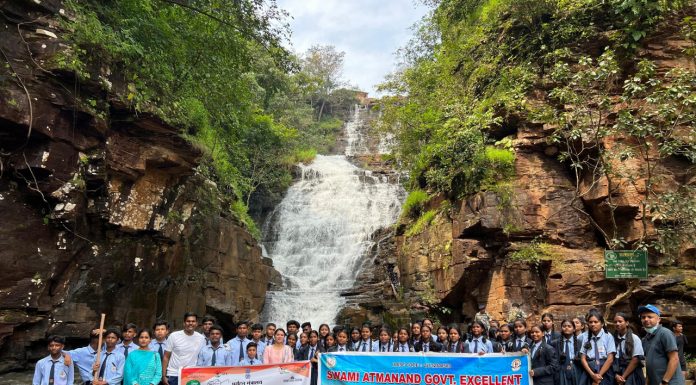 मनमोहक छटा से भरपूर तीरथगढ़ जलप्रपात में स्वच्छता पखवाड़ा का आयोजन