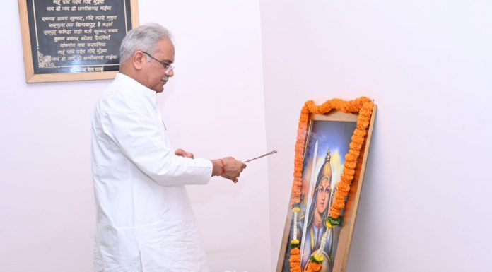 रायपुर : मुख्यमंत्री भूपेश बघेल ने वीरांगना रानी दुर्गावती की जयंती पर उन्हें नमन किया
