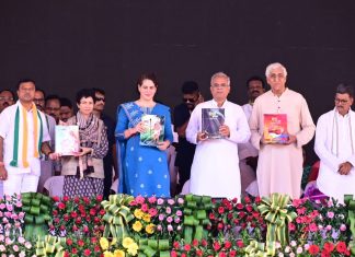 मुख्यमंत्री भूपेश बघेल और प्रियंका गांधी ने आज “पुरखती कागजात” और “ताना बाना” पुस्तिका का किया विमोचन