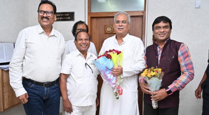 मुख्यमंत्री से छत्तीसगढ़ लोक सेवा आयोग के नवनियुक्त सदस्य ने की सौजन्य मुलाकात