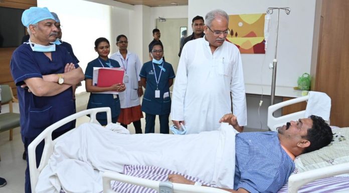 मुख्यमंत्री ने बीजापुर विधायक विक्रम मण्डावी और शाकम्भरी बोर्ड के अध्यक्ष रामकुमार पटेल से मुलाकात कर लिया कुशलक्षेम