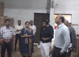 कलेक्टर ने बॉटलिंग कंपनी यूनिट बहनाकाडी मंदिर हसौद का किया आकस्मिक निरीक्षण