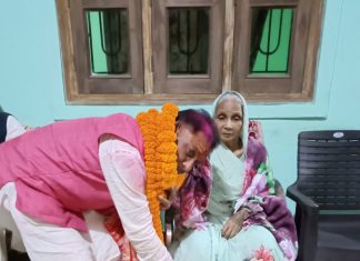 बेटे के मुख्यमंत्री बनने की खबर सुन मां ने खुश होकर कहा- ’छत्तीसगढ़ महतारी की सेवा का सौभाग्य मिला है’