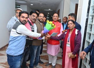 मुख्यमंत्री से मंत्रालय कर्मचारी संघ के प्रतिनिधिमंडल ने की मुलाकात