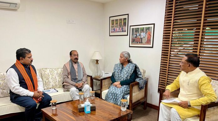 छत्तीसगढ़ के मुख्यमंत्री विष्णुदेव साय ने आज नई दिल्ली में वित्तमंत्री निर्मला सीतारमण से उनके आवास पर सौजन्य मुलाकात की