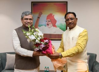 छत्तीसगढ़ के मुख्यमंत्री विष्णुदेव साय ने आज नई दिल्ली में रेलमंत्री अश्विनी वैष्णव से रेलभवन में सौजन्य मुलाकात की..