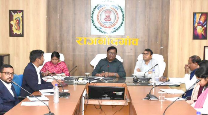 कलेक्टर ने पूर्व प्रधानमंत्री भारतरत्न स्वर्गीय अटल बिहारी वाजपेयी जी की जयंती 25 दिसंबर को सुशासन दिवस के रूप में मनाया जाने की तैयारी के संबंध में अधिकारियों की ली बैठक