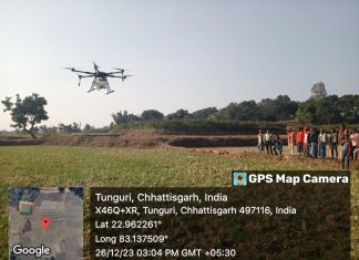 ड्रोन से नैनो फर्टिलाइजर का छिडकाव’’ के डेमो का विकसित भारत संकल्प यात्रा शिविर स्थल पर हो रहा प्रदर्शन