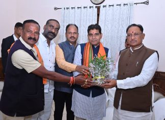 मुख्यमंत्री विष्णु देव साय से मंत्री टंकराम वर्मा ने की सौजन्य मुलाकात