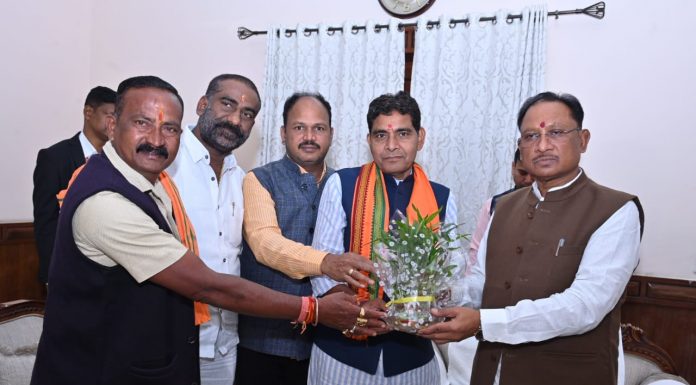 मुख्यमंत्री विष्णु देव साय से मंत्री टंकराम वर्मा ने की सौजन्य मुलाकात