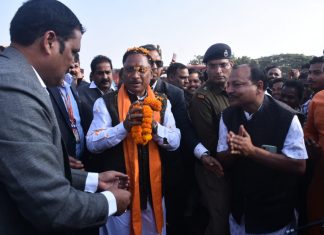 मुख्यंमत्री बनने के बाद गृह जिला जशपुर में नगर में पहले आगमन पर मुख्यमंत्री विष्णु देव साय का स्थानीय हैलीपेड में हुआ आत्मीय स्वागत