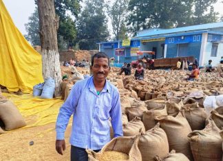 बोनस राशि मिलने से जनक राम के चेहरे पे आई मुस्कान, परिवार में छाई खुशहाली