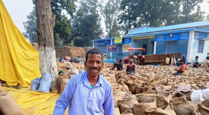 बोनस राशि मिलने से जनक राम के चेहरे पे आई मुस्कान, परिवार में छाई खुशहाली