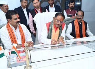 नए मुख्यमंत्री विष्णुदेव साय ने विधिवत पूजा-अर्चना कर मंत्रालय में काम-काज संभाला