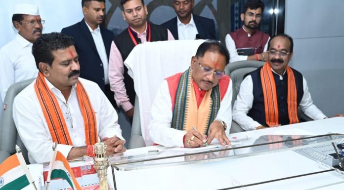 नए मुख्यमंत्री विष्णुदेव साय ने विधिवत पूजा-अर्चना कर मंत्रालय में काम-काज संभाला