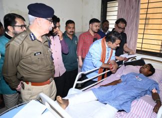 उप मुख्यमंत्री विजय शर्मा घायल जवानों से मिलने पहुंचे हॉस्पिटल