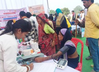 ’जिले के दूरस्थ ग्राम पंचायतों में पहुंच रही है योजनाओं के एलईडी वैन’