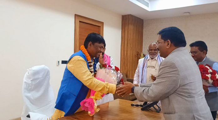 वन मंत्री केदार कश्यप ने माई दंतेश्वरी और ईष्टदेव की पूजा-अर्चना कर किया पदभार ग्रहण