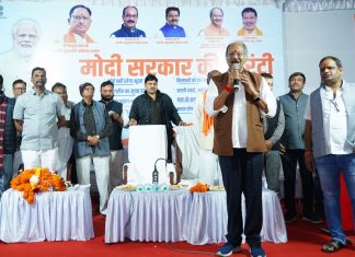शिक्षा एवं संस्कृति मंत्री बृजमोहन अग्रवाल शामिल हुए विकसित भारत संकल्प यात्रा शिविर में