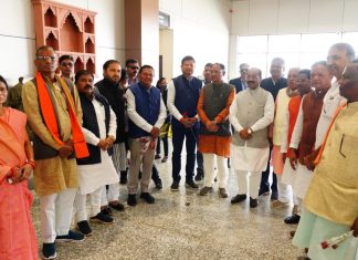 मुख्यमंत्री विष्णु देव साय का स्वागत किया जनप्रतिनिधियों एवं अधिकारियों ने