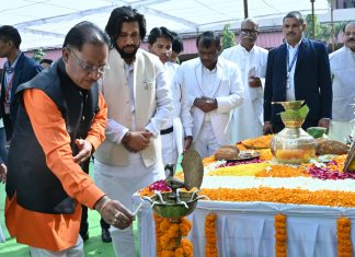 मुख्यमंत्री विष्णु देव साय राजधानी रायपुर के कचहरी चौक स्थित खालसा स्कूल परिसर पहुंचे